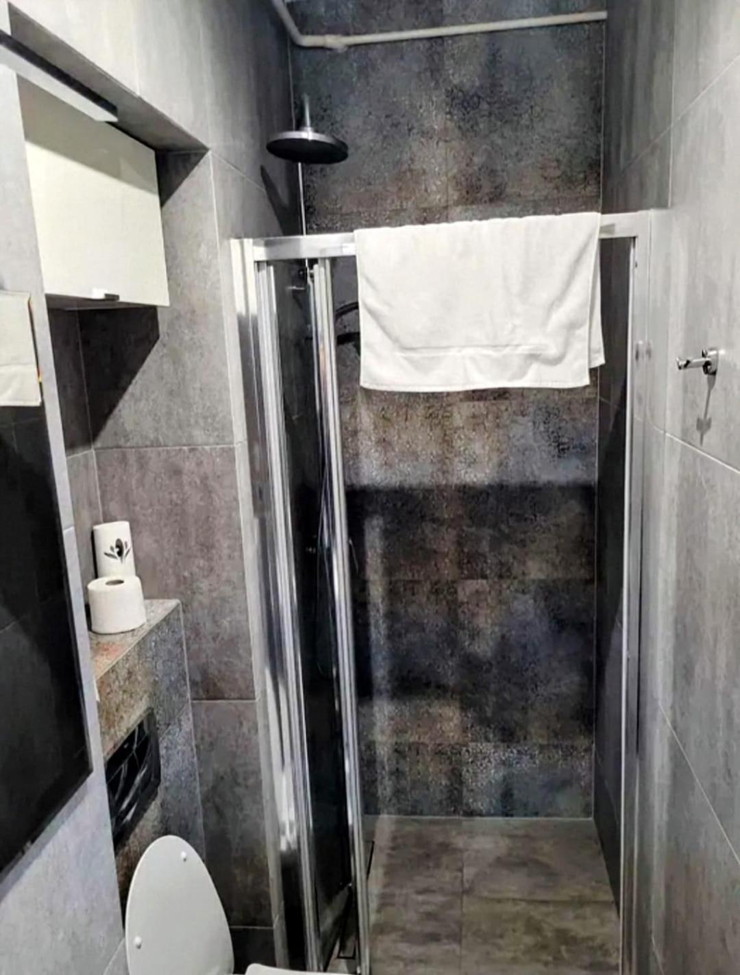 - Blisko Centrum - Podgorze, Kuchnia, Lazienka, Sypialnia Z Dwoma Lozkami Apartment Krakau